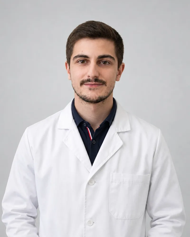 Dr. José Miguel Alvarenga, médico interno de Dermatovenereologia no Instituto Médico e Dentário Dra. Sara Martins, em Paços de Ferreira