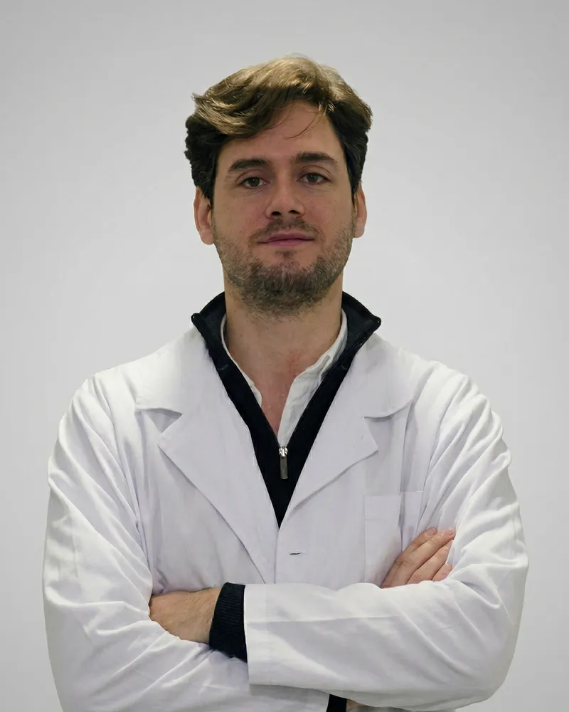 Dr. Marcos Silva, médico ortopedista (com diferenciação em coluna) do Instituto Médico e Dentário Dra. Sara Martins
