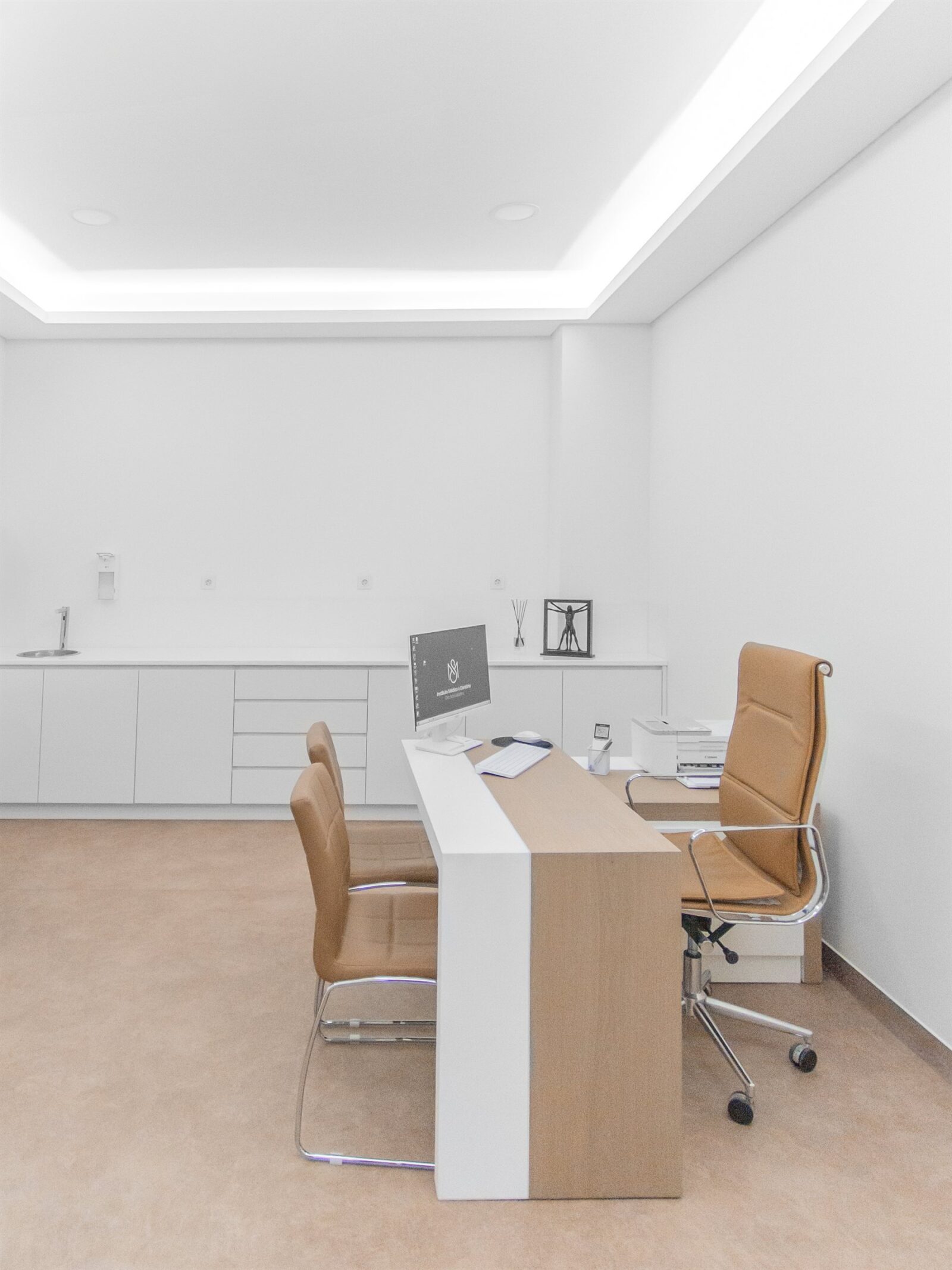 Consultório dentário moderno em Paços de Ferreira no Instituto Médico e Dentário Dra. Sara Martins
