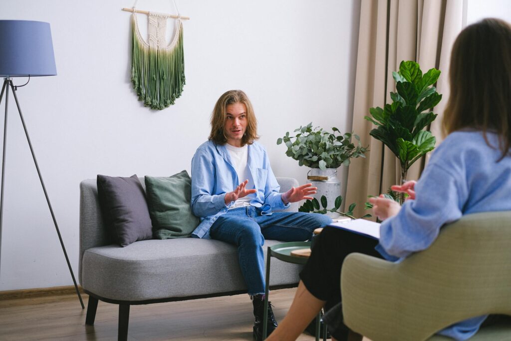 Sessão de Psicologia Clínica em ambiente confidencial