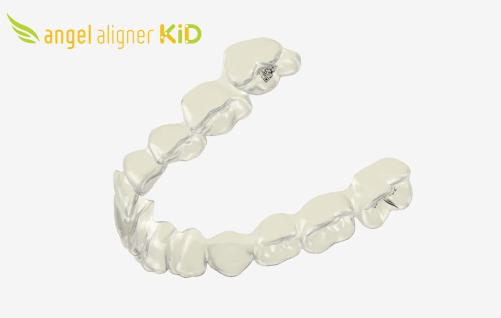 Sistema Angel Aligner KiD com alinhadores transparentes removíveis pediátricos, usados em ortopedia funcional dos maxilares no Instituto Médico e Dentário Dra. Sara Martins, em Paços de Ferreira